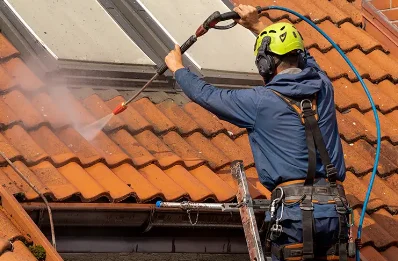 Démoussage et hydrofuge de toiture à Verson